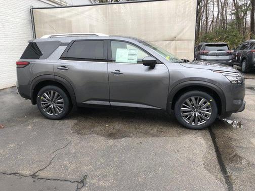 2025 Nissan Pathfinder SL 4WD
