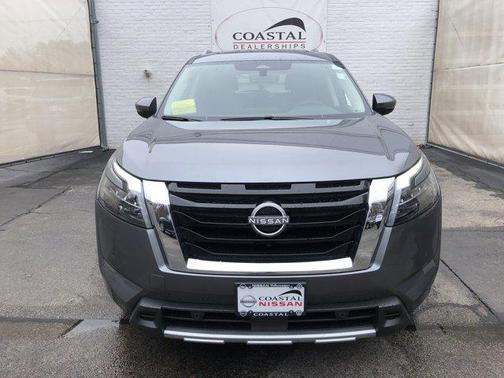 2025 Nissan Pathfinder SL 4WD