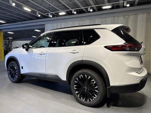 Everest White Pearl Tricoat 2026 Nissan Rogue Dark Armor