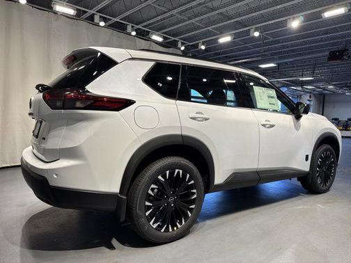 Everest White Pearl Tricoat 2026 Nissan Rogue Dark Armor