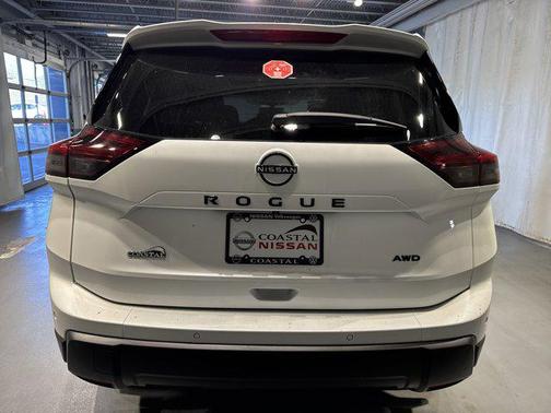 Everest White Pearl Tricoat 2026 Nissan Rogue Dark Armor