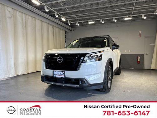 2023 Nissan Pathfinder SL 4WD