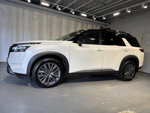 2023 Nissan Pathfinder SL 4WD