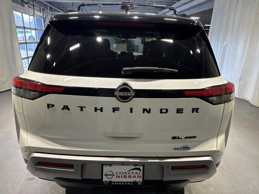 2023 Nissan Pathfinder SL 4WD