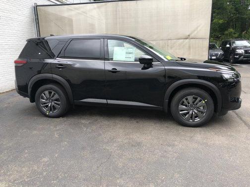 2025 Nissan Pathfinder S 4WD