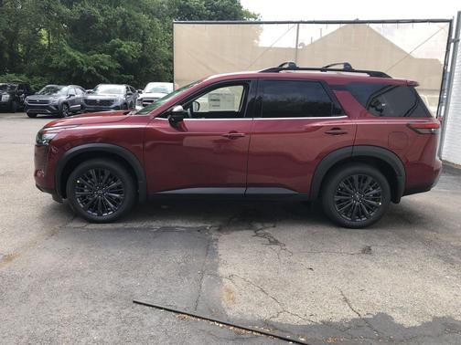 CHARCOAL/SCARLET EM 2026 Nissan Pathfinder SL