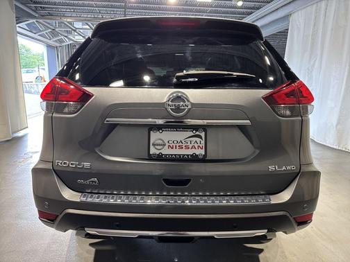 Gun Metallic 2020 Nissan Rogue SL