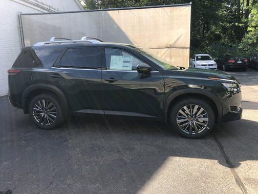 2025 Nissan Pathfinder SL 4WD