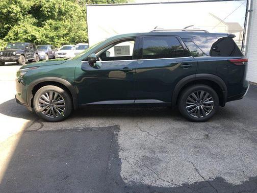 2025 Nissan Pathfinder SL 4WD