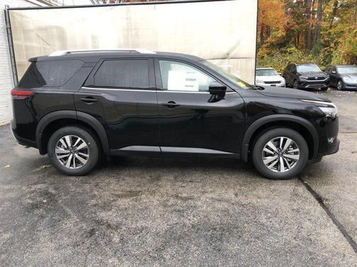 2025 Nissan Pathfinder SL 4WD