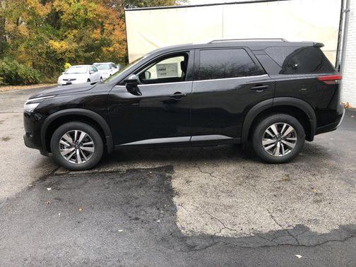 2025 Nissan Pathfinder SL 4WD