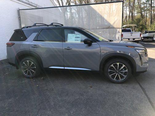 CHESTNUT/2T GRY BLK 2026 Nissan Pathfinder Platinum