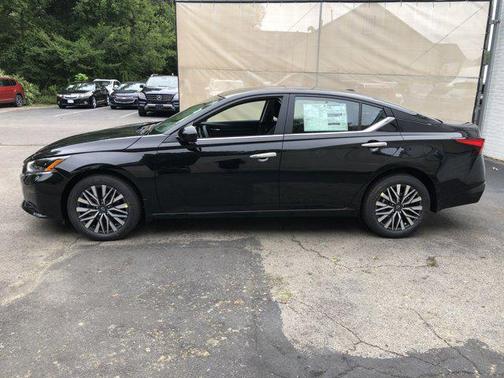 2025 Nissan Altima SV AWD