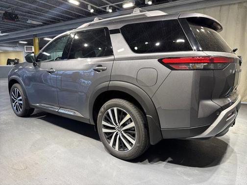 2025 Nissan Pathfinder Platinum 4WD