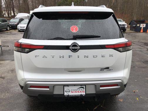 2025 Nissan Pathfinder SL 4WD