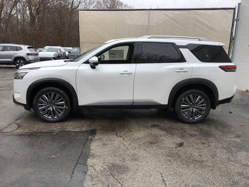 2025 Nissan Pathfinder SL 4WD