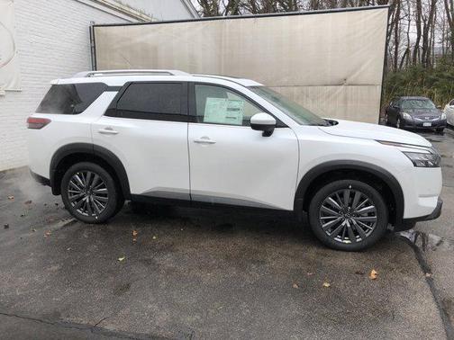 2025 Nissan Pathfinder SL 4WD