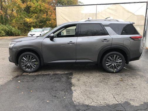 2025 Nissan Pathfinder SL 4WD