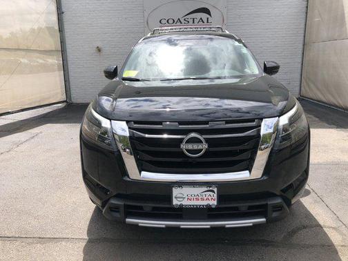 2025 Nissan Pathfinder SL 4WD