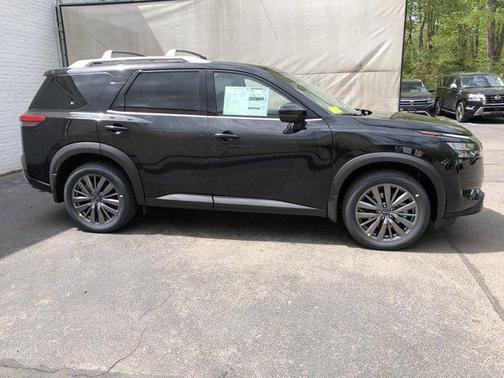 2025 Nissan Pathfinder SL 4WD