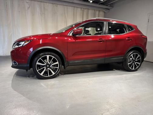 Scarlet Ember Tintcoat 2019 Nissan Rogue Sport SL