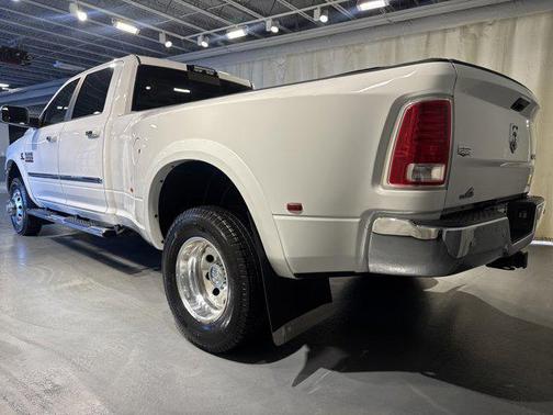 2017 RAM 3500 Laramie Crew Cab 4x4 8' Box