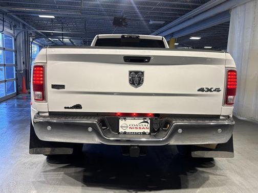 2017 RAM 3500 Laramie Crew Cab 4x4 8' Box