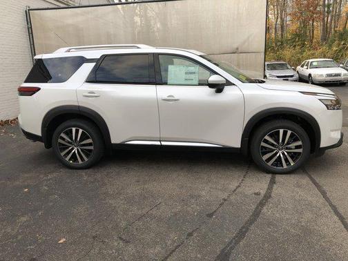 2025 Nissan Pathfinder Platinum 4WD