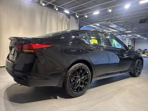 Super Black 2026 Nissan Altima SR AWD