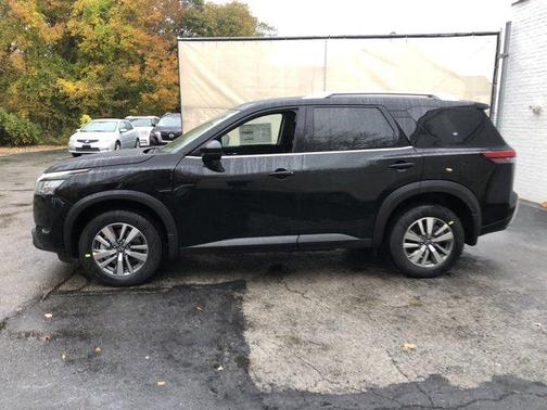 2025 Nissan Pathfinder SL 4WD