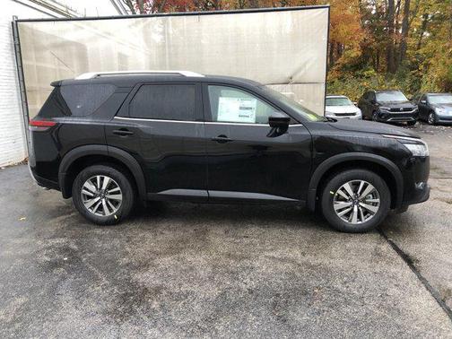 2025 Nissan Pathfinder SL 4WD