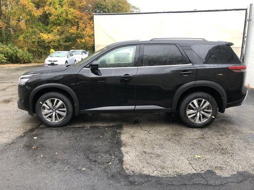 2025 Nissan Pathfinder SL 4WD