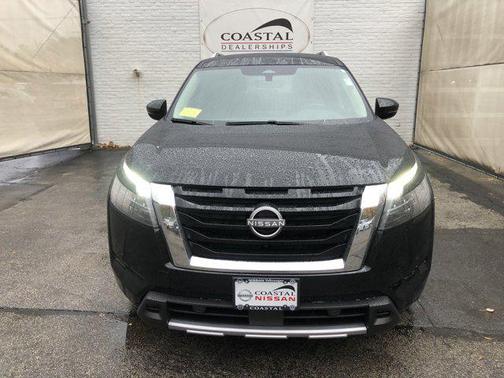 2025 Nissan Pathfinder SL 4WD