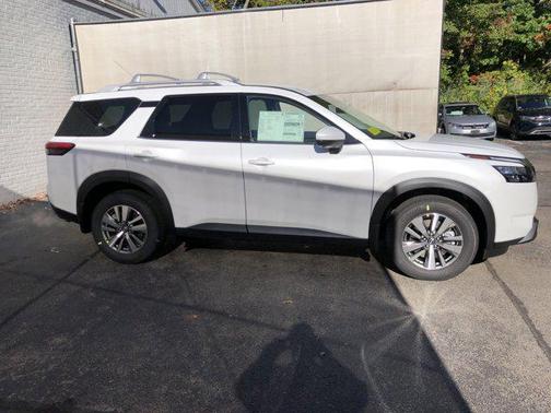 2025 Nissan Pathfinder SL 4WD