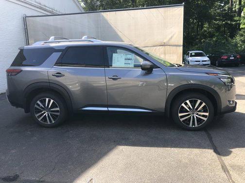 2025 Nissan Pathfinder Platinum 4WD