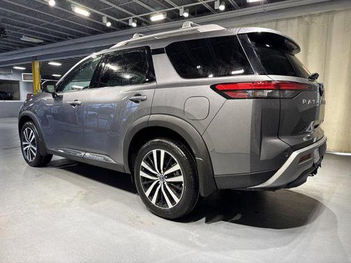 2025 Nissan Pathfinder Platinum 4WD