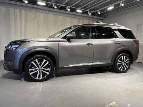 2025 Nissan Pathfinder Platinum 4WD