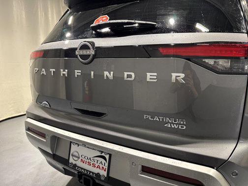 2025 Nissan Pathfinder Platinum 4WD