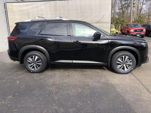 2025 Nissan Pathfinder SL 4WD