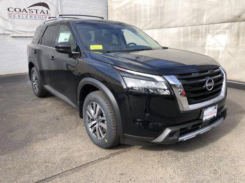 2025 Nissan Pathfinder SL 4WD