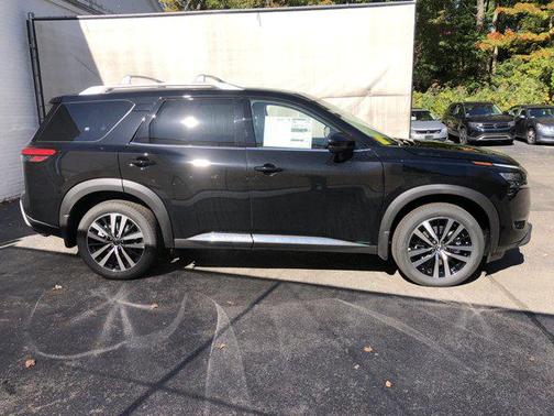 2025 Nissan Pathfinder Platinum 4WD