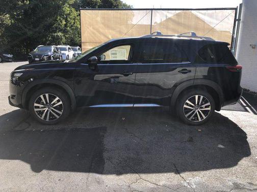 2025 Nissan Pathfinder Platinum 4WD