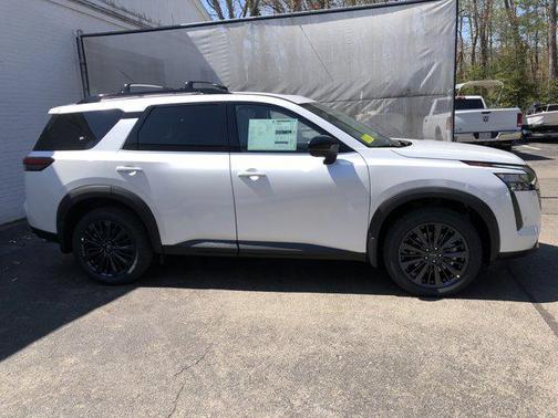 Everest White Pearl Tricoat 2026 Nissan Pathfinder SL