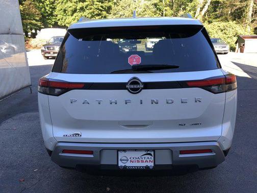 2025 Nissan Pathfinder SL 4WD
