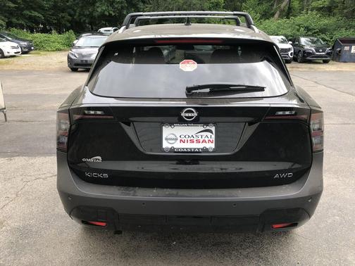 CHARCOAL/SUPER BLAC 2026 Nissan Kicks SV