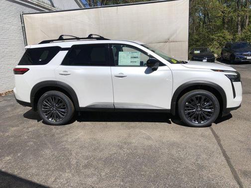 Everest White Pearl Tricoat 2026 Nissan Pathfinder SL