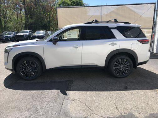 Everest White Pearl Tricoat 2026 Nissan Pathfinder SL