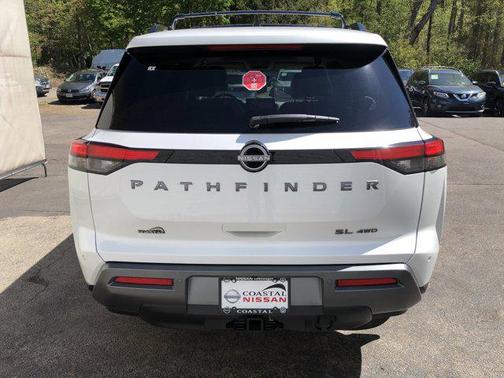 Everest White Pearl Tricoat 2026 Nissan Pathfinder SL