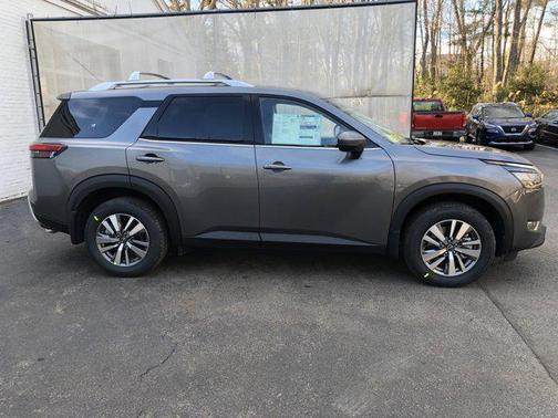 2025 Nissan Pathfinder SL 4WD