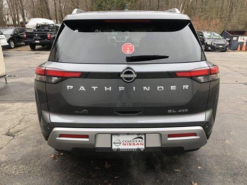 2025 Nissan Pathfinder SL 4WD